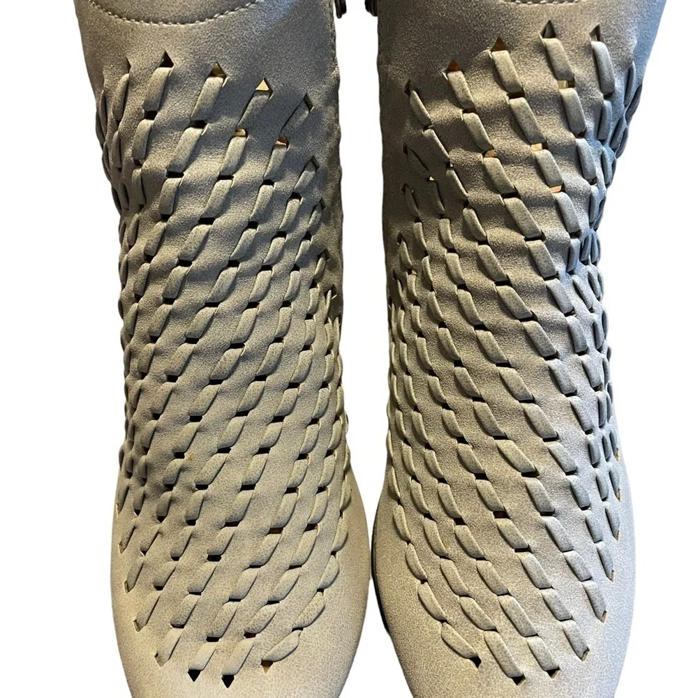 Blowfish Grey Ankle Booties w/Weave Detail & Side Zipper - Sz 6